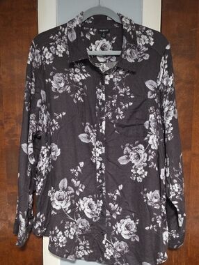 NWOT SIZE 3 Torrid Dark Grey and White Floral Button-Down Flannel Shirt